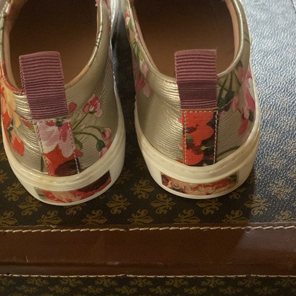 Gucci Floral-Print Skate Leather Slip-on Sneakers, Dry Rose, Pre-owned - Picture 4 of 10
